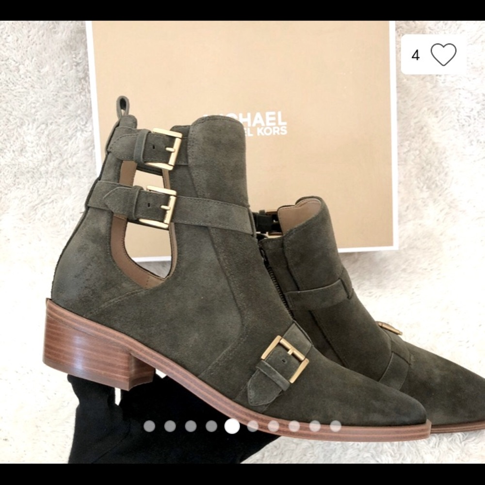 New, pairMichael Kors Radley booties